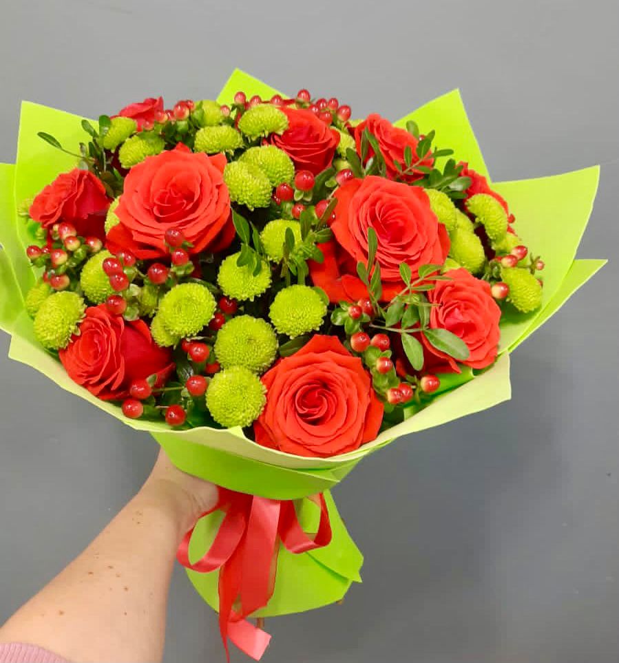 Букет цветов из: Хризантемы и Розы в Красном Октябре Ставропольского края