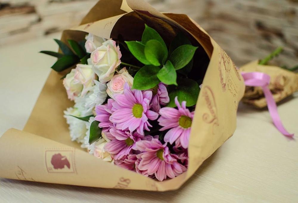 Букет цветов из: Розы и Хризантемы в Красном Октябре Ставропольского края