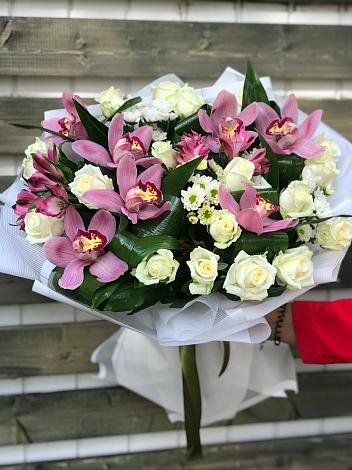 Букет цветов из: Розы и Хризантемы в Красном Октябре Ставропольского края
