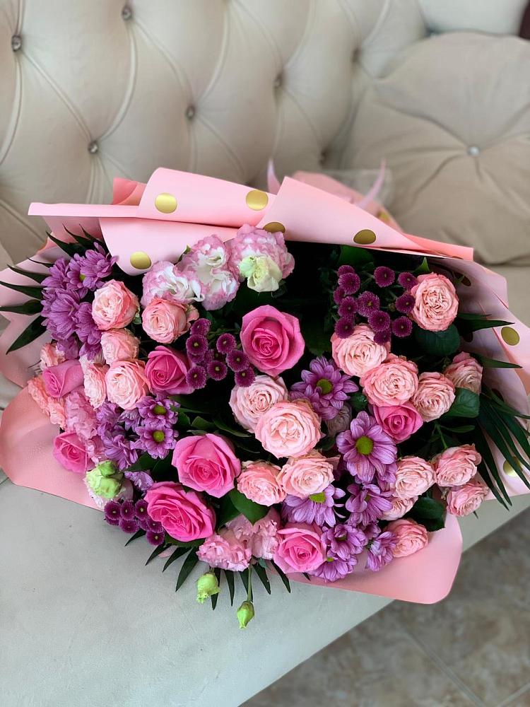 Букет цветов из: Хризантемы, Розы и Лизиантусы в Красном Октябре Ставропольского края