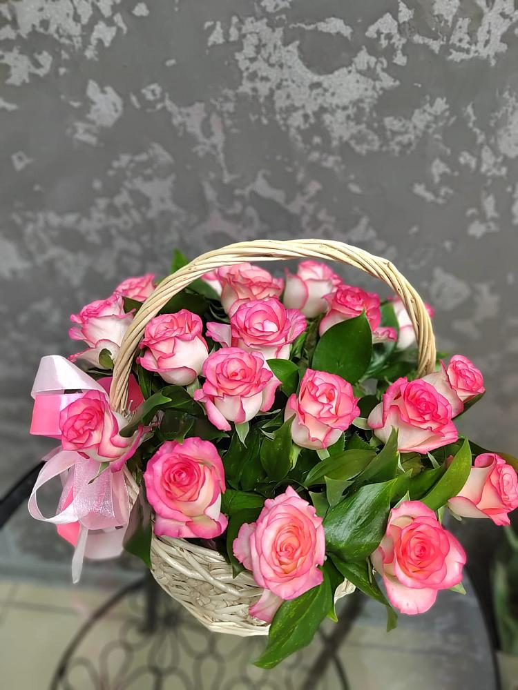 Цветочная композиция из Розы в корзине в Красном Октябре Ставропольского края
