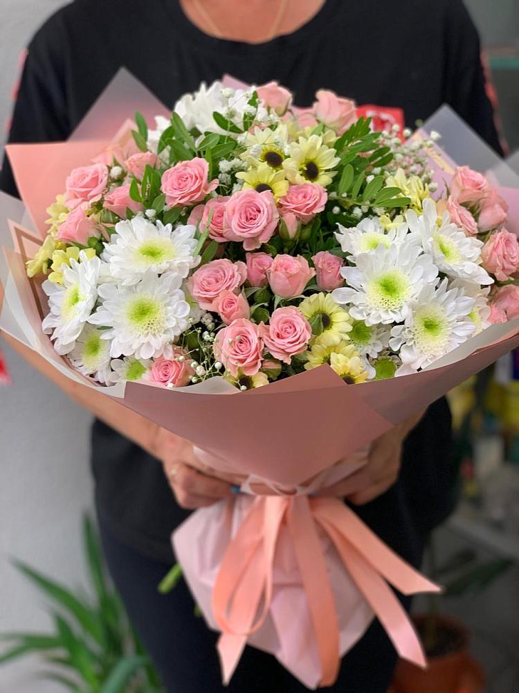 Букет цветов из: Розы и Хризантемы в Красном Октябре Ставропольского края