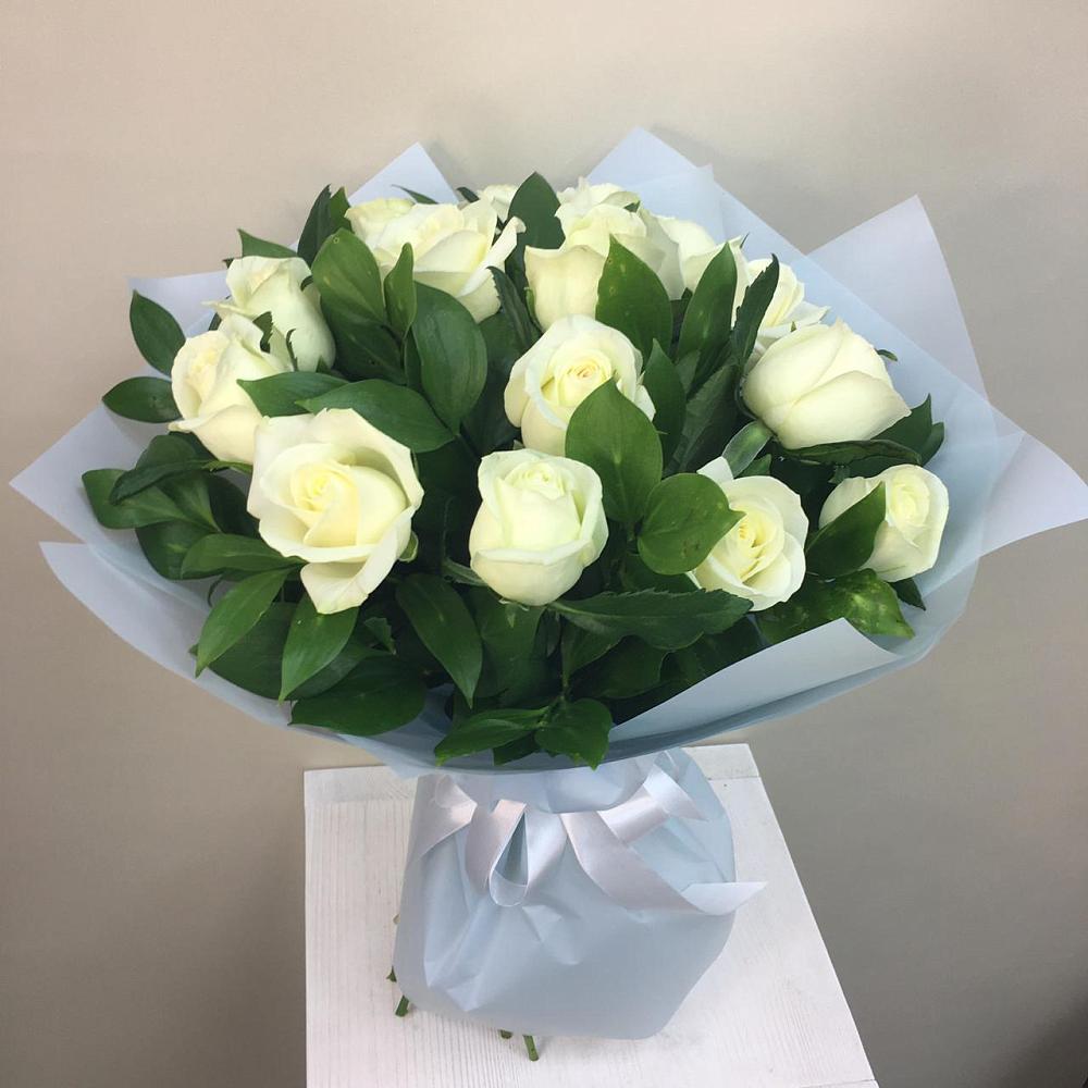 Букет 15 Белых роз Проуд в Красном Октябре Ставропольского края