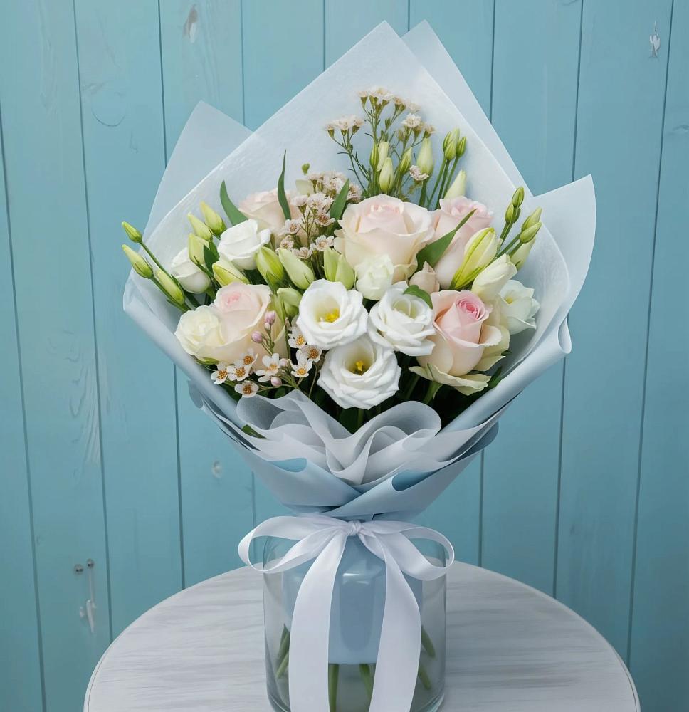 Букет цветов из: Розы и Лизиантусы в Красном Октябре Ставропольского края