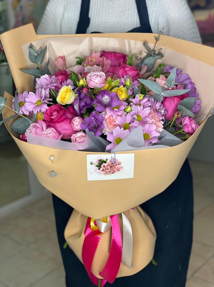 Букет цветов из: Хризантемы, Гвоздики и Альстромерии в Красном Октябре Ставропольского края