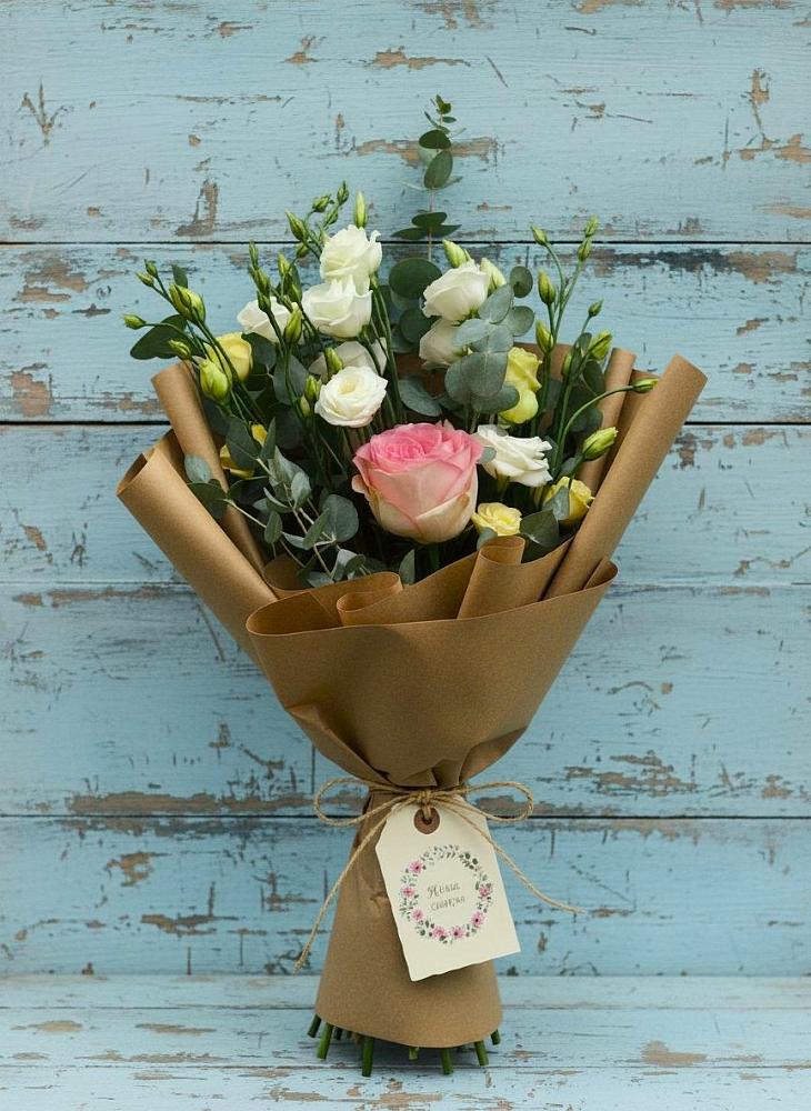 Букет цветов из: Розы и Лизиантусы в Красном Октябре Ставропольского края