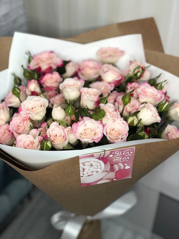 Букет цветов из: Розы в Красном Октябре Ставропольского края