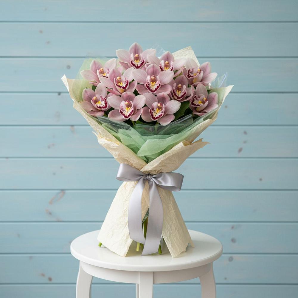 Букет цветов из: Орхидеи и Розы в Красном Октябре Ставропольского края