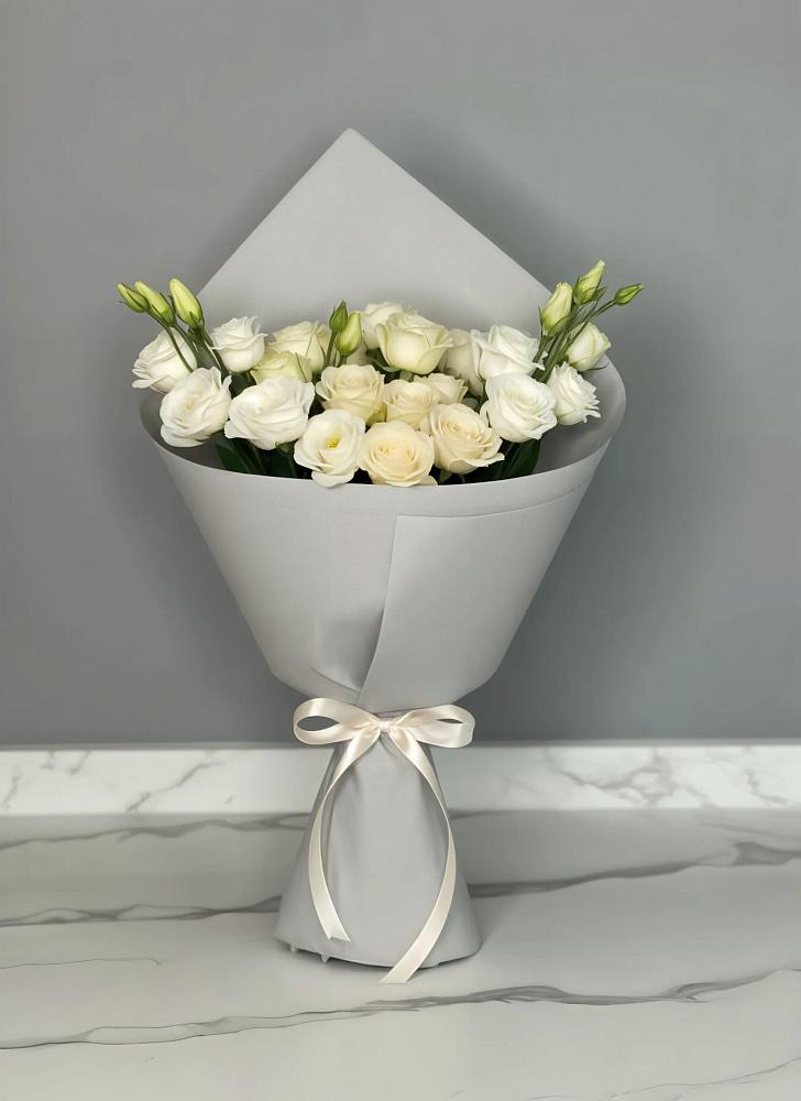 Букет цветов из: Розы и Лизиантусы в Красном Октябре Ставропольского края