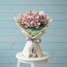 Букет цветов из:  Орхидеи и Розы в Красном Октябре Ставропольского края