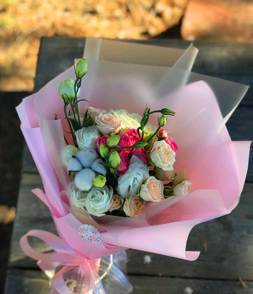 Букет цветов из: Розы и Лизиантусы в Красном Октябре Ставропольского края