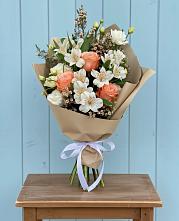 Букет цветов из:  Альстромерии, Лизиантусы, Розы и Хризантемы в Красном Октябре Ставропольского края