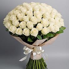 Букет 101 беля роза Белоснежка в Красном Октябре Ставропольского края