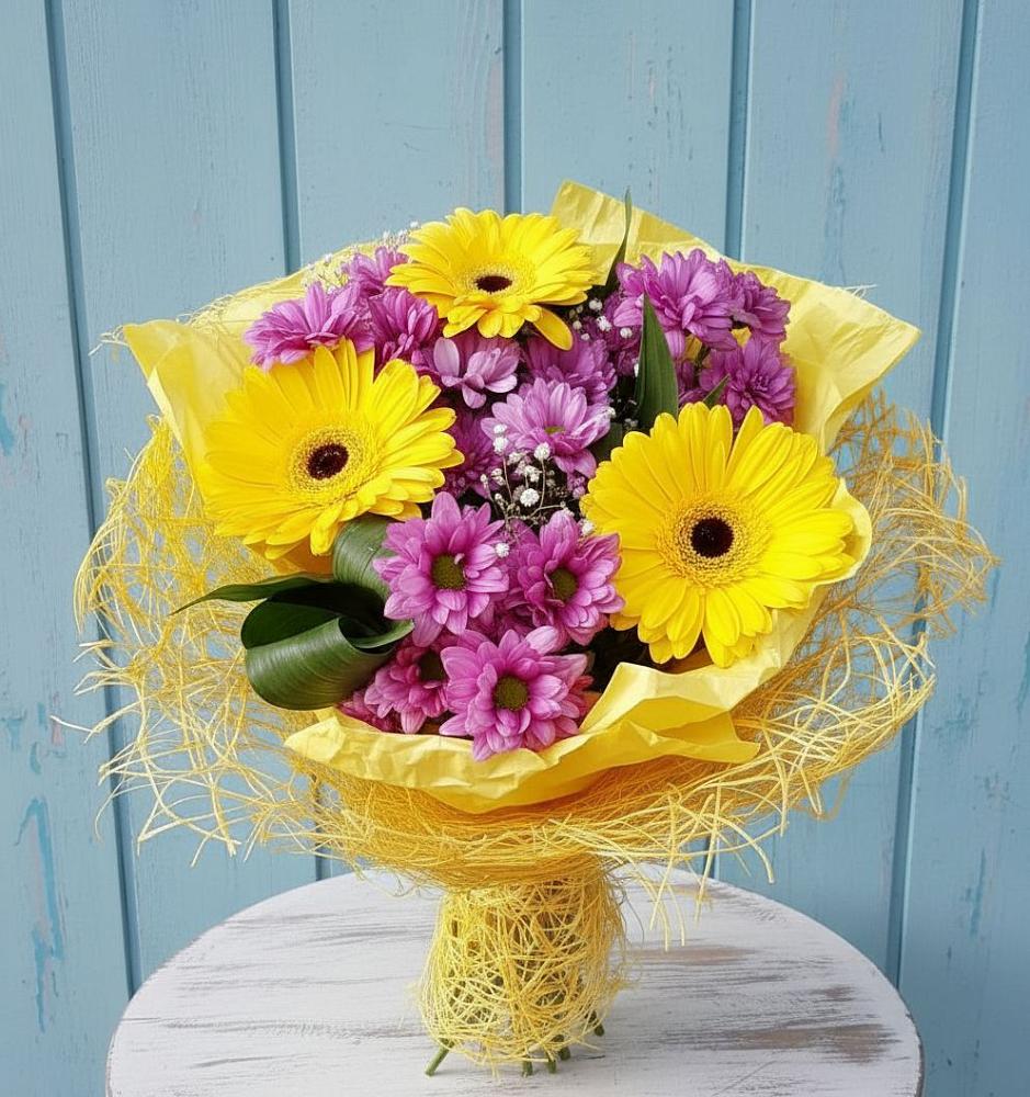 Букет цветов из: Хризантемы и Герберы в Красном Октябре Ставропольского края
