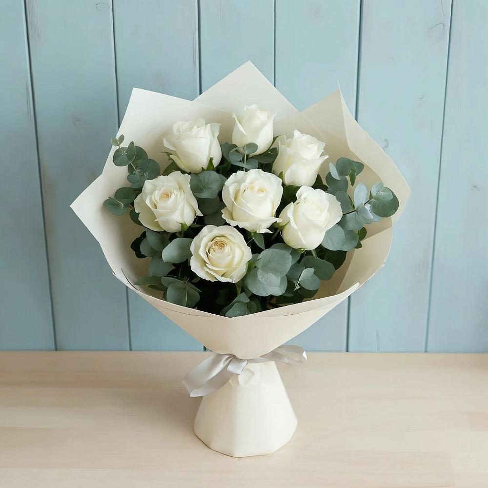 Букет Белые розы в Эвкалипте в Красном Октябре Ставропольского края