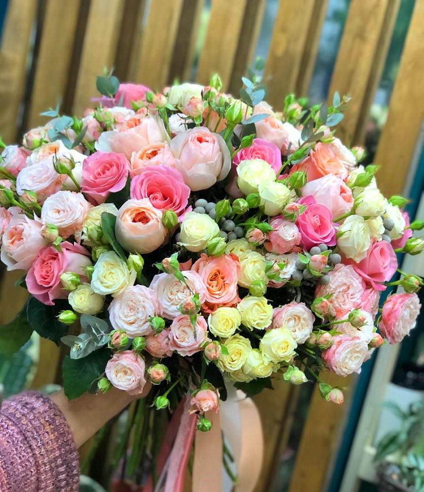 Букет цветов из: Розы в Красном Октябре Ставропольского края