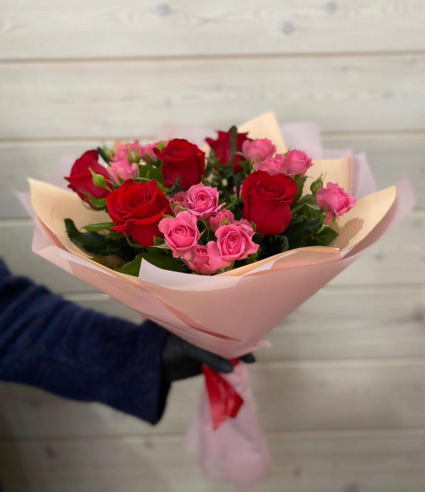Букет цветов из: Розы в Красном Октябре Ставропольского края