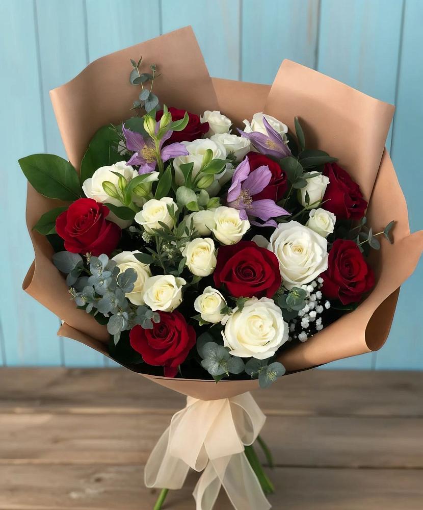 Букет цветов из: Розы и Альстромерии в Красном Октябре Ставропольского края