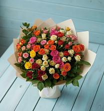 Букет Микс из разноцветных кустовых роз в Красном Октябре Ставропольского края